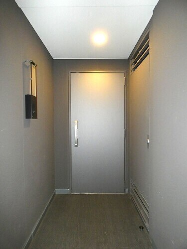 物件内観写真9　(玄関　内装済)