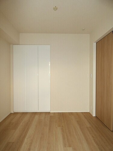 物件内観写真17　(洋室　約5.0畳　内装済)