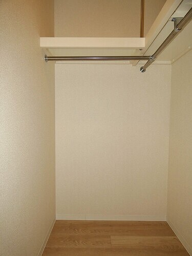 物件内観写真19　(ウォークインクロゼット　内装済)
