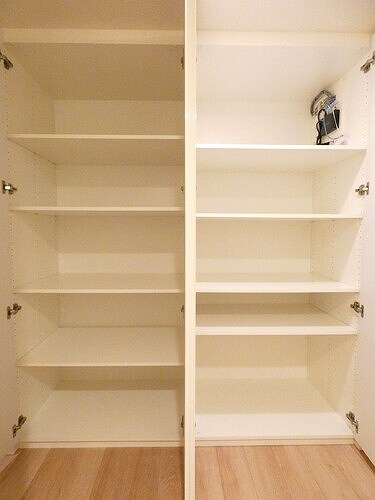 物件内観写真20　(物入　2箇所　内装済)