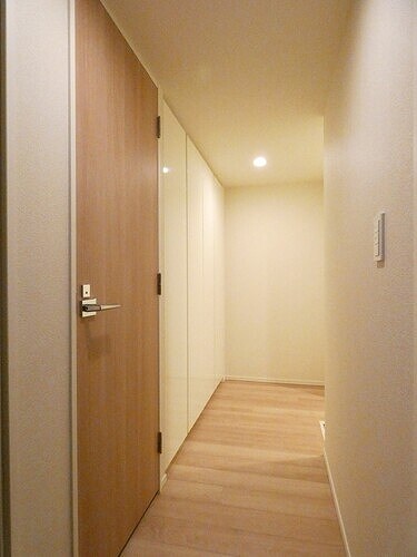 物件内観写真21　(廊下　内装済)