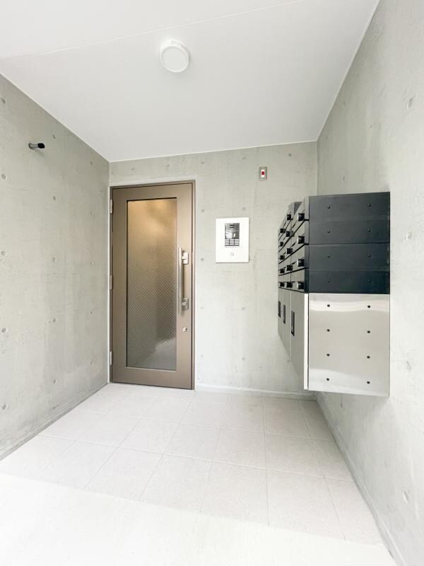 物件外観写真2　(エントランス)