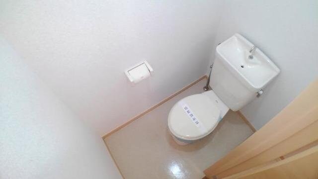 トイレ(コンパクトで使いやすいトイレです)