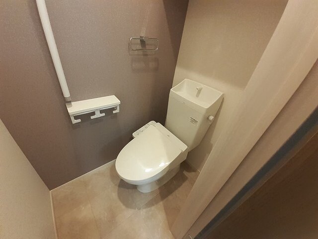 物件内観写真13　(コンパクトで使いやすいトイレです)