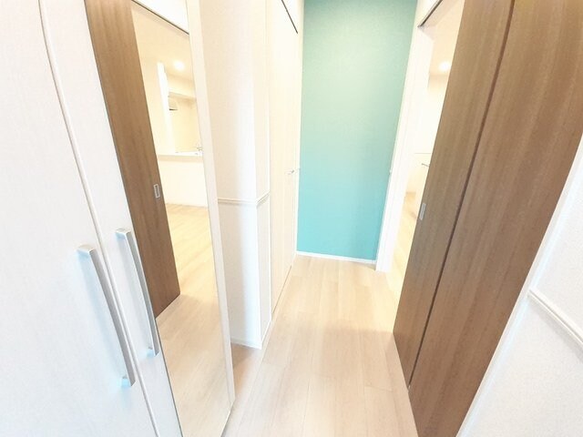 物件内観写真14　(ゆったりとした玄関です)