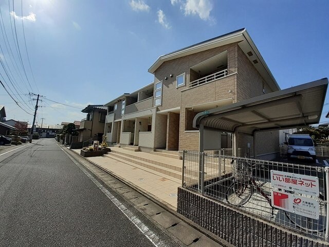 物件外観写真1　(外観もきれいです)