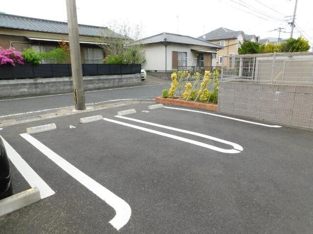 物件外観写真2　(駐車場です)