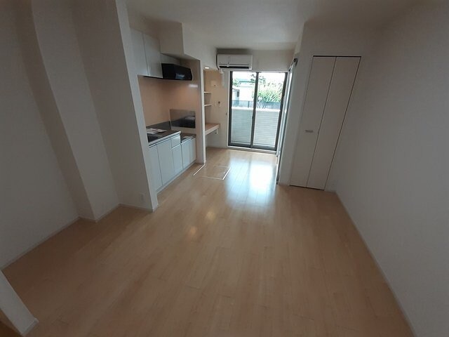 物件内観写真9　(ゆったりとした居間です)