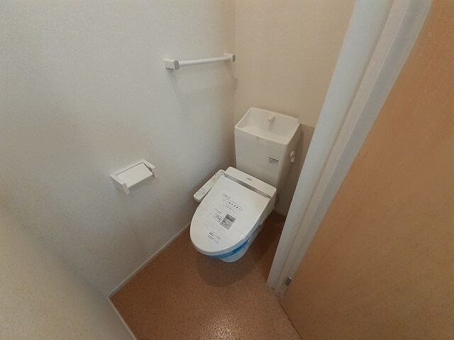 物件内観写真13　(落ち着いたトイレです)