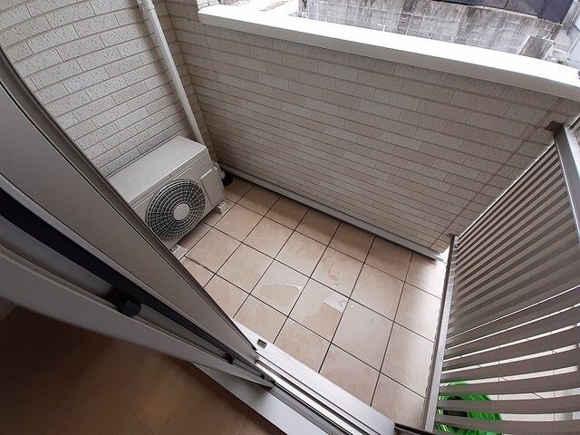 物件内観写真15　(外からの目が気にならないバルコニーで洗濯物が干せます)