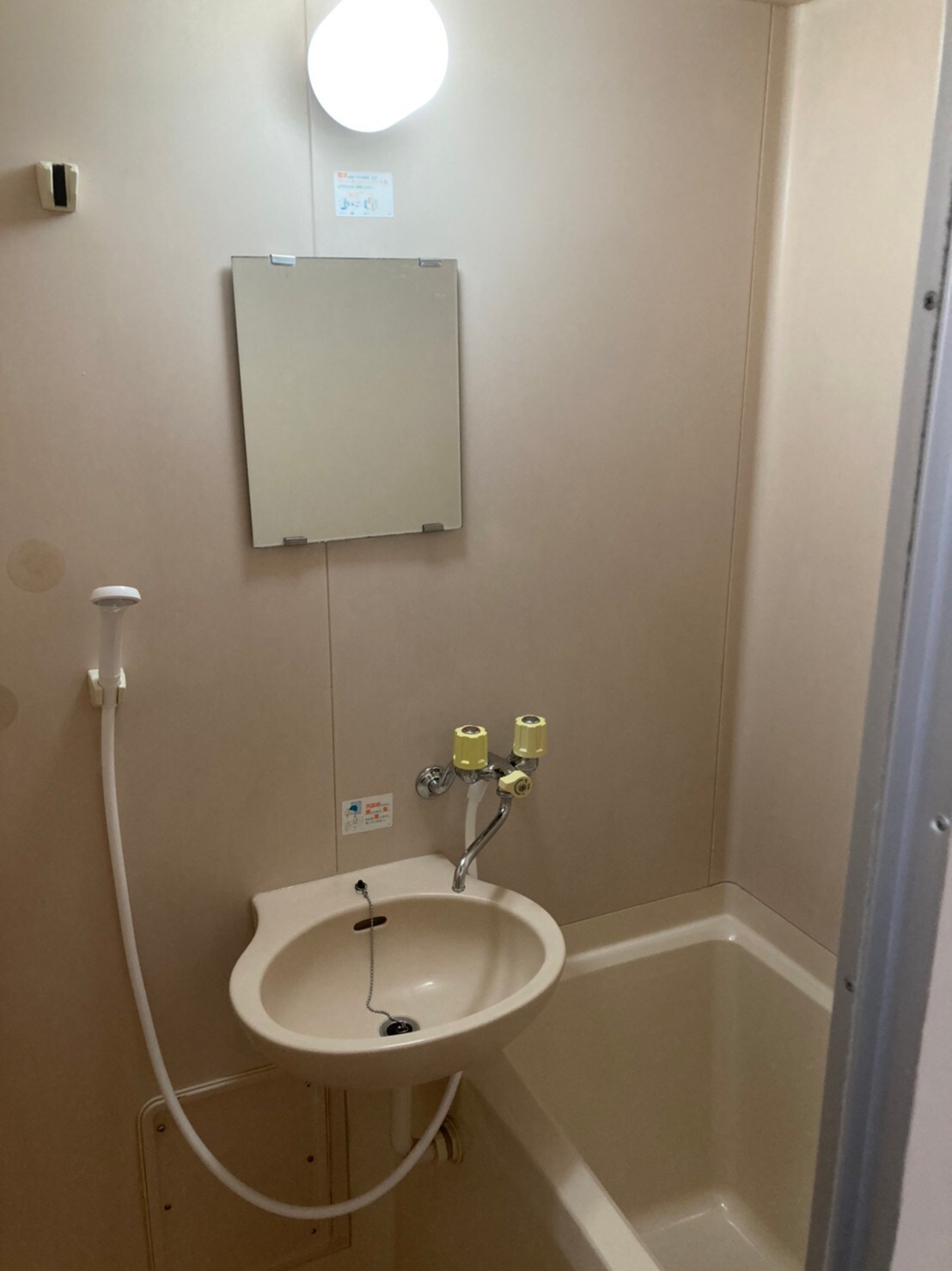 物件内観写真7　(日々の疲れを癒すお風呂付です)