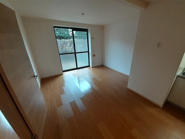 居室(おしゃれなリビングです)