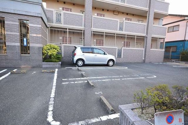 駐車場(駐車場です)