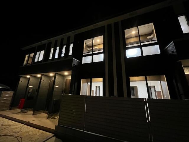 物件外観写真8　(外観写真（夜）)