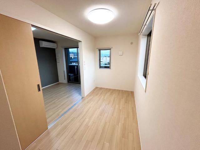 物件内観写真10　(洋室)