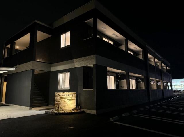 物件外観写真8　(外観写真（夜）)