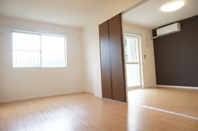 物件内観写真13　(洋室)