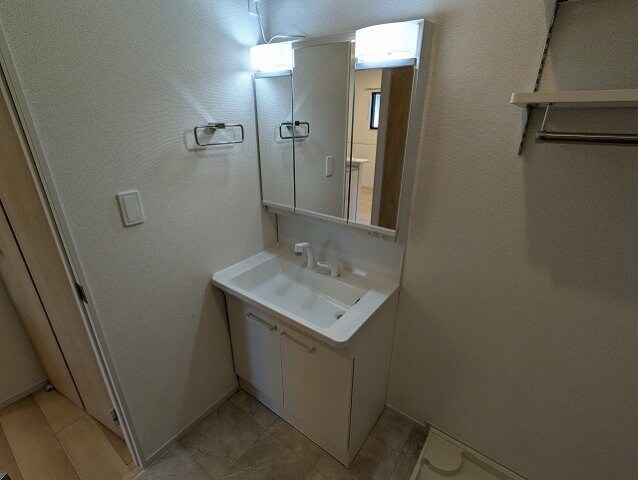 物件内観写真12　(使いやすい洗面所です)