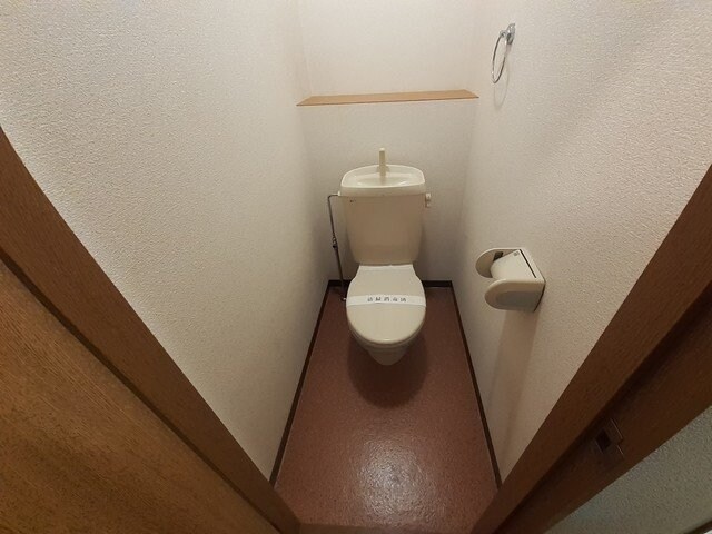 物件内観写真13　(落ち着いた色調のトイレです)