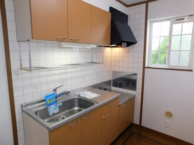 物件内観写真11　(コンパクトなキッチンで掃除もラクラク)