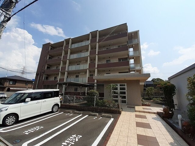 物件外観写真1　(きれいな外観です)