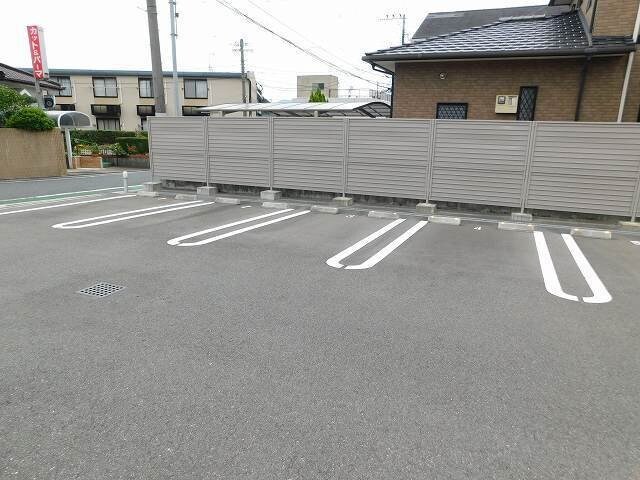 物件外観写真2　(カースペースがあります)