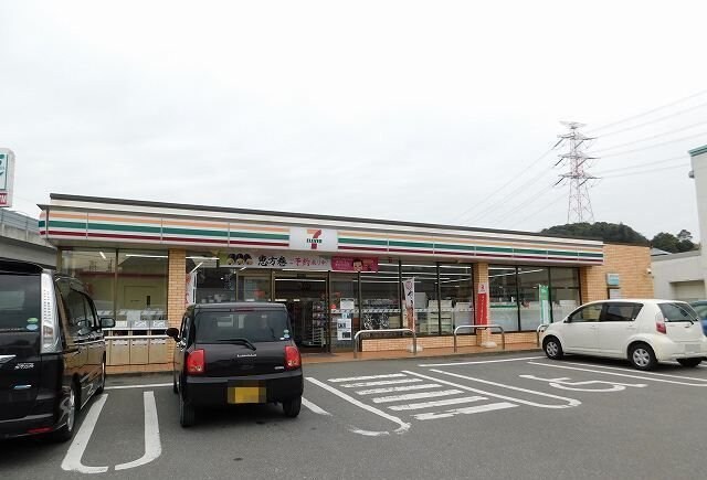 物件外観写真4　(セブンイレブンまで220m)