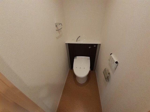 物件内観写真13　(コンパクトで使いやすいトイレです)