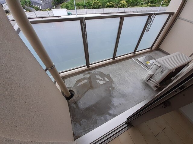 物件内観写真15　(バルコニーからの眺めを楽しみながら食事をしませんか)