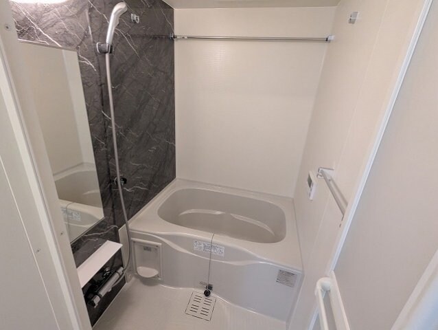 物件内観写真11　(落ち着いた空間のお風呂です)