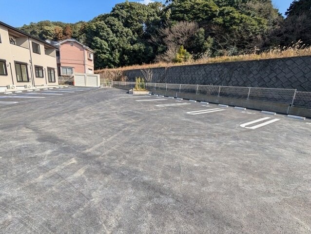 物件外観写真2　(駐車場です)