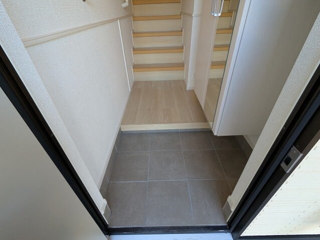 物件内観写真14　(シンプルで使いやすい玄関です)
