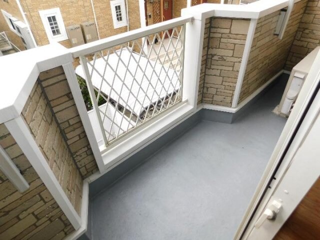 物件内観写真16　(暖かな日差しのふりそそぐバルコニー)