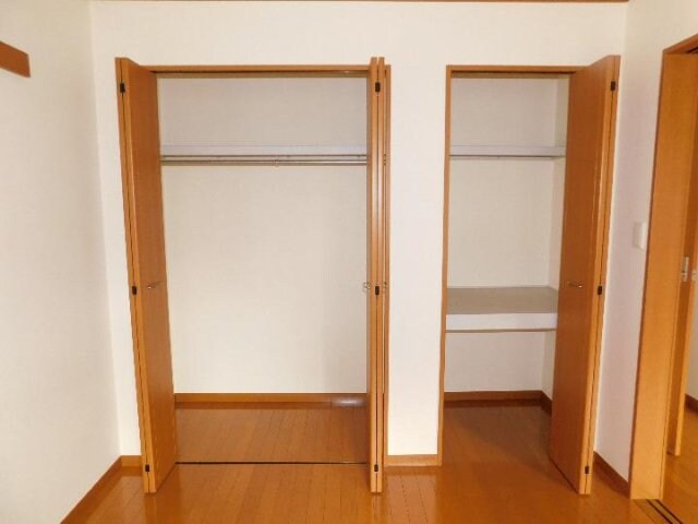 物件内観写真18　(小物を収納するのに便利です)