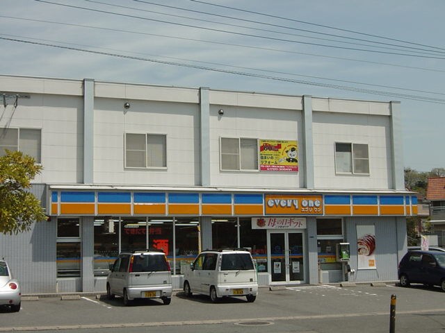 物件外観写真5　(エブリワンまで560ｍ)