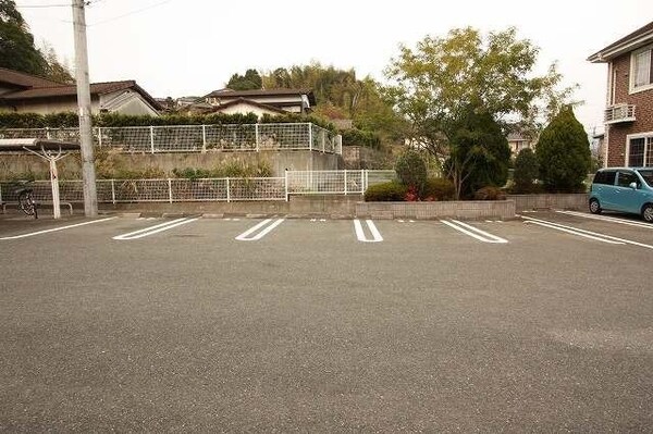 駐車場(駐車場です)