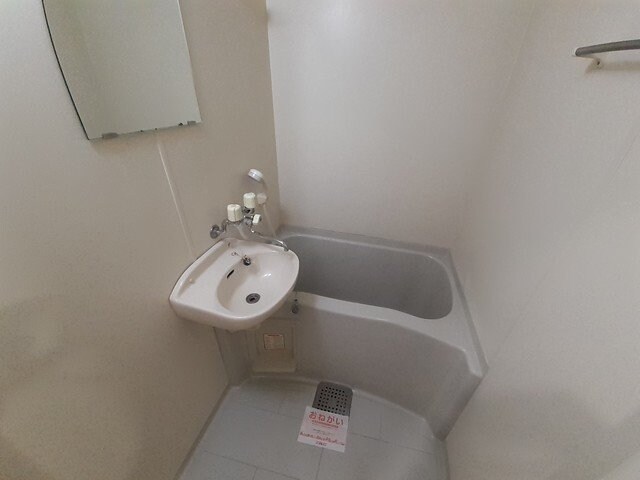 物件内観写真13　(コンパクトで使いやすいお風呂です)