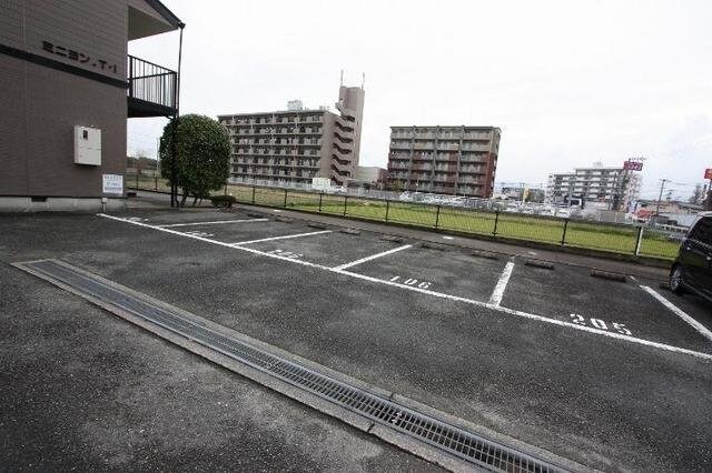 物件外観写真3　(カースペースがあります)