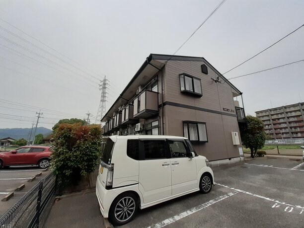 物件外観写真10　(建物外観を気になさる方へ、見た目の良い物件です)