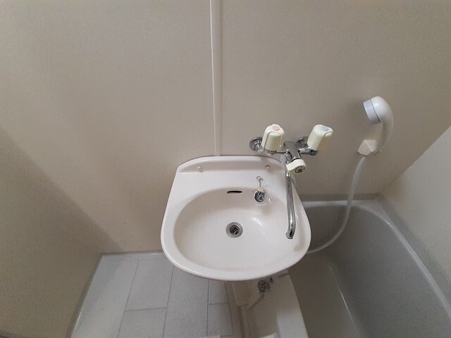 物件内観写真14　(ゆったりとスペースのある洗面所)