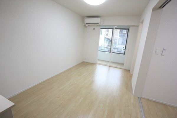 居室(使いやすいリビングです)