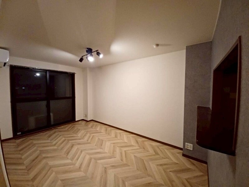 物件内観写真7　(おしゃれな照明付き)