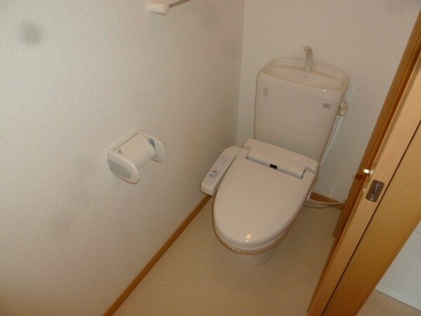 トイレ(同型参考写真)