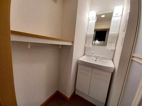 洗面所(同型参考写真)