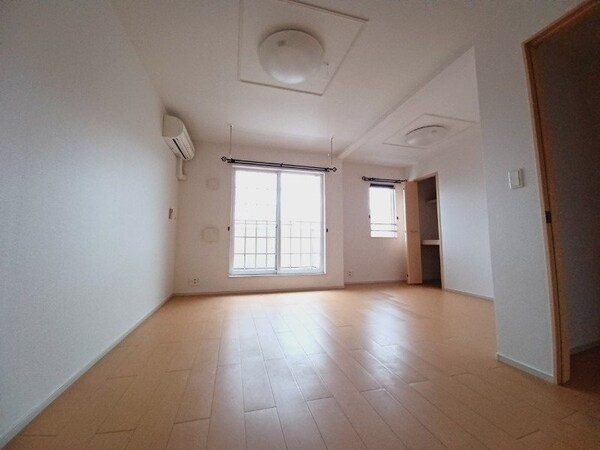 居室・リビング(同タイプの部屋写真です)