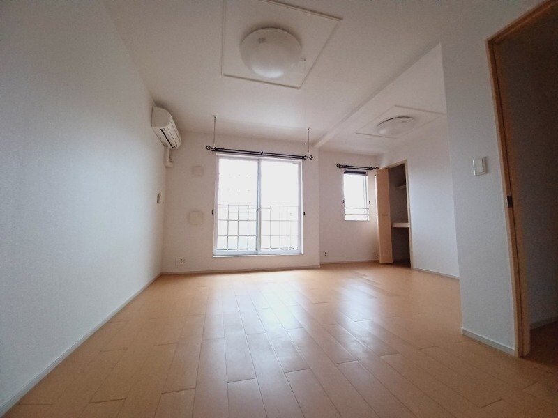 物件内観写真5　(同タイプの部屋写真です)