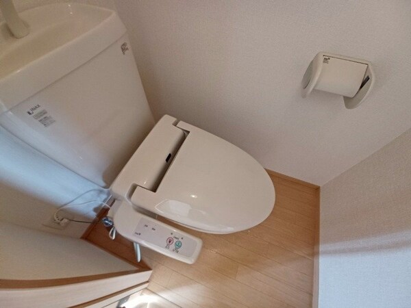 トイレ(同型参考写真)
