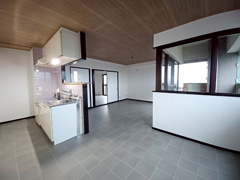 物件内観写真2　(室内のリニューアルが完了しました。)