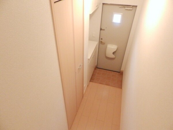 玄関(同型参考写真)