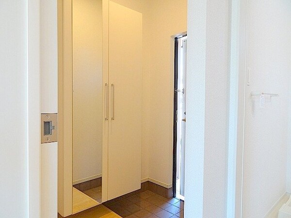 玄関(同タイプ部屋写真です。)